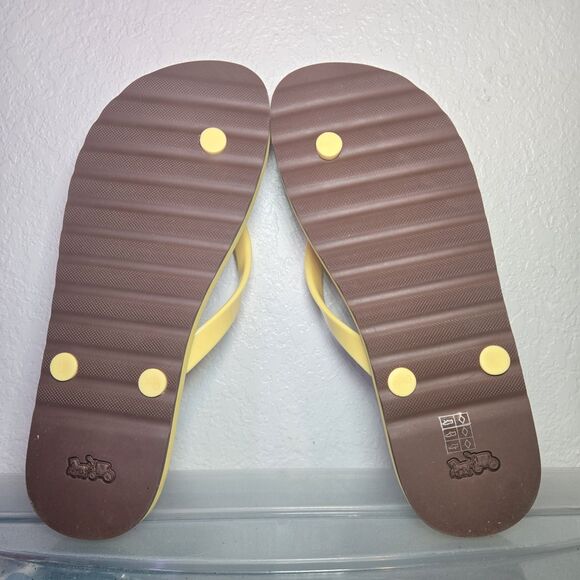 Coach Banana Print Flip Flops Yellow Signature Logo Sandals New Without Box - Picture 4 of 4
